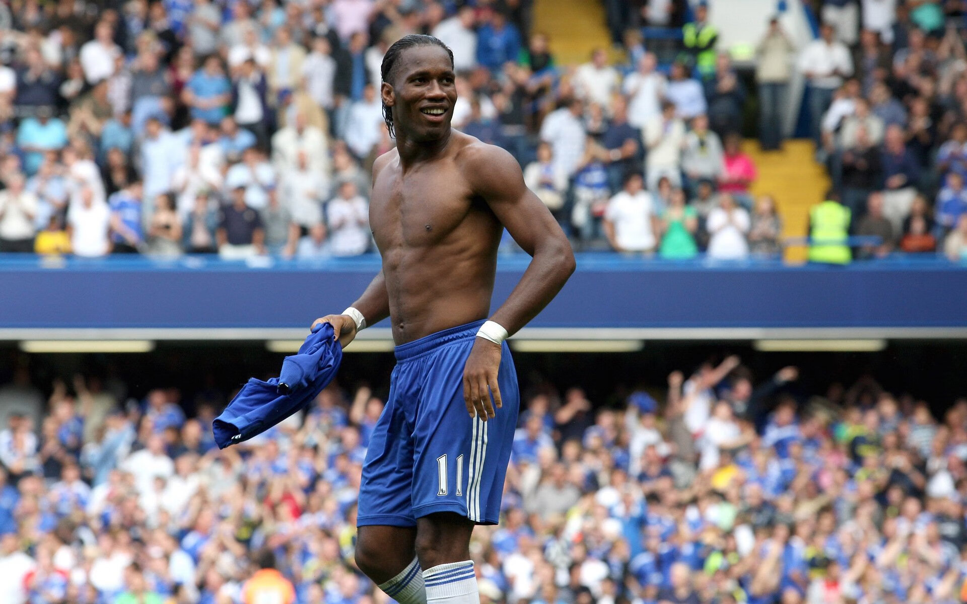 国际足球赛事的媒体传播策略被业界评为示范,足球媒介